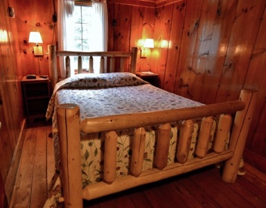 Hemlock bedroom 2014 (480x375)